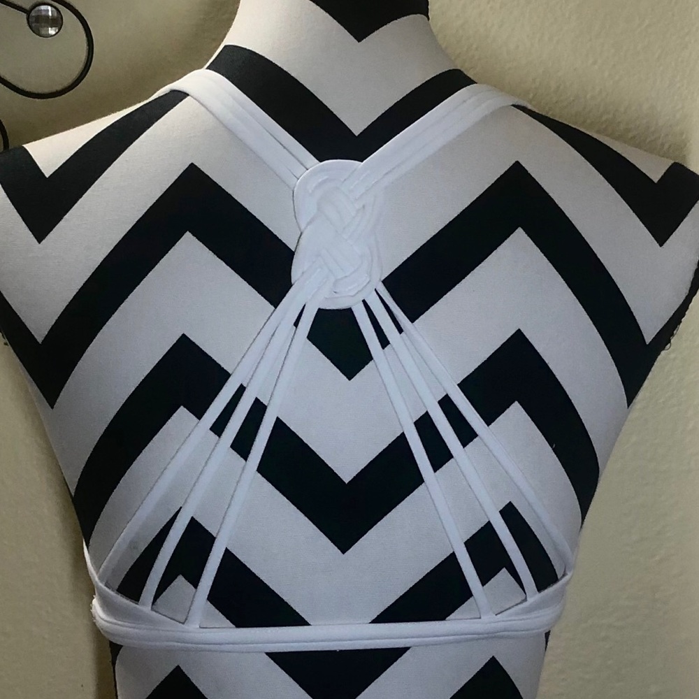 Lululemon Love Knot size 6 sports bra